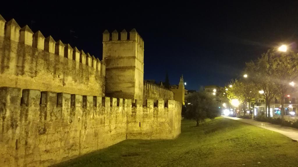 Romantic With Free Parking * Sevilla